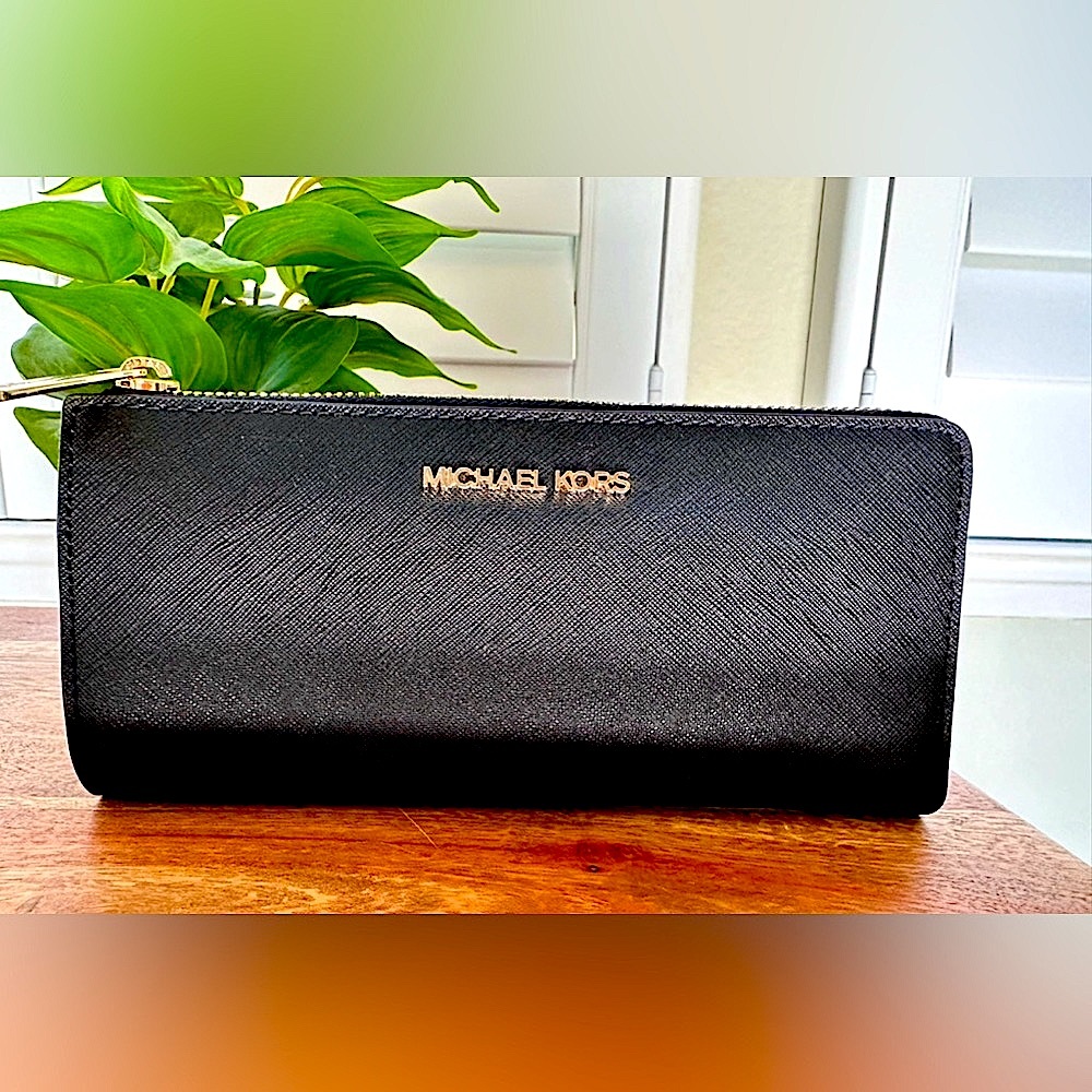 Michael Kors NWT black jet set leather wallet